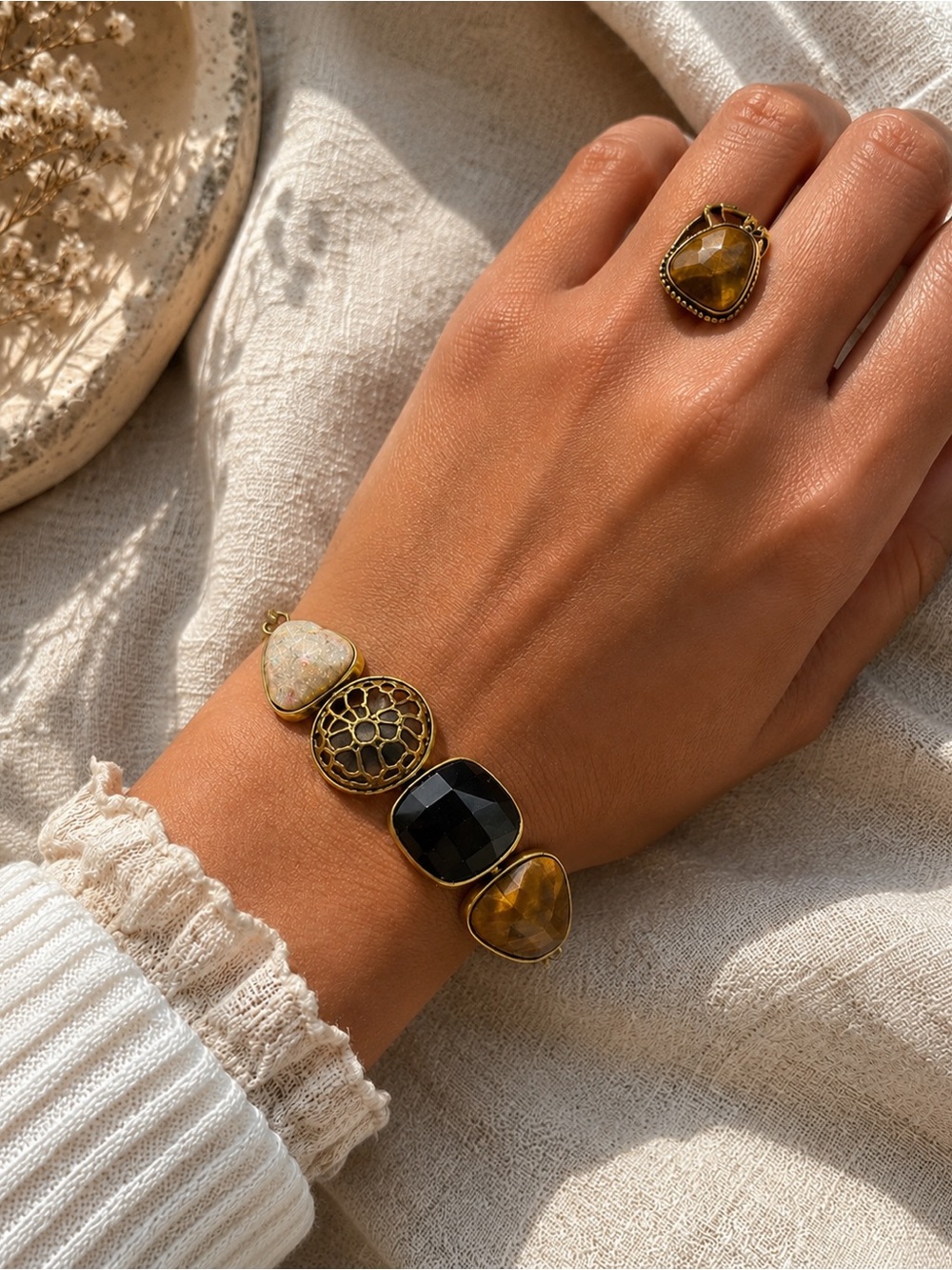 🆕Beautiful brass colour undertone and jewel bracelet